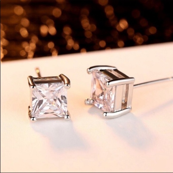 New Women’s 925 Silver Beautiful Square Diamond Earrings - Picture 3 of 3